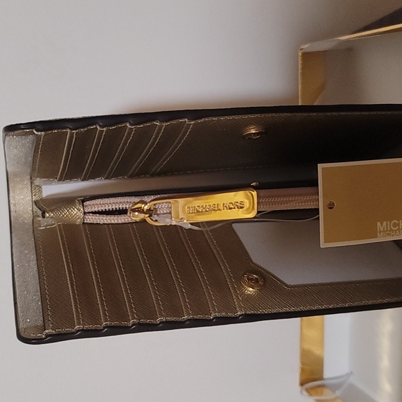 Michael Kors gold wallet - Picture 2 of 3